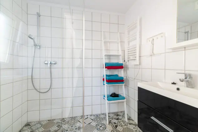 segment typu C łazienka prysznic ręczniki